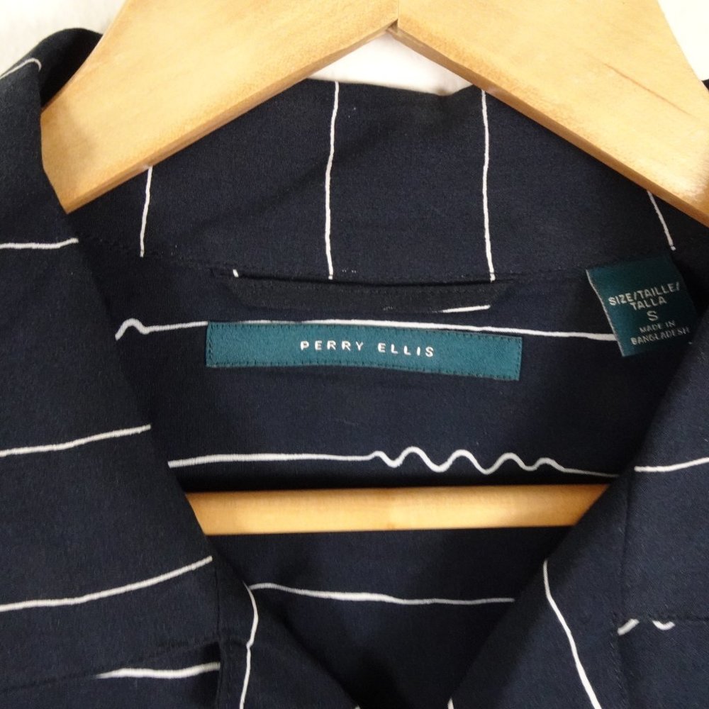 Perry Ellis Button Down Shirt Navy Blue Camp Short Sleeve Geometric Print - Picture 3 of 9